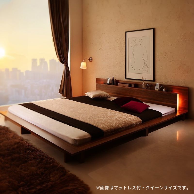 モダンライト・コンセント付き大型ローベッド プレミアムポケット付 クイーン フレームカラー ウォルナットブラウン マットレスカラー ホワイト 組立設置サービス付き