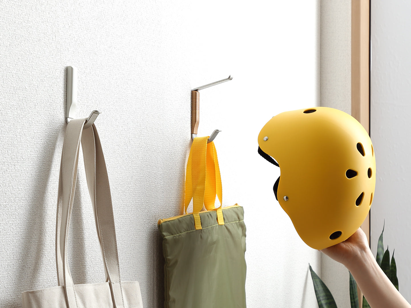 セット掛けでわくわく膨らむ『帽子フックダブル』