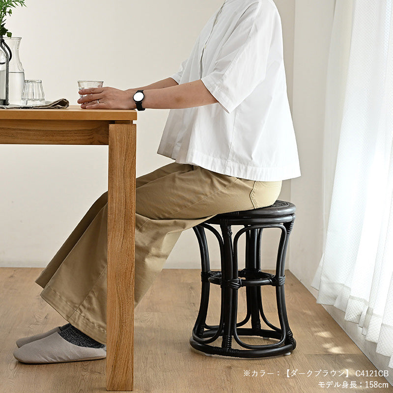 ラタンスツール