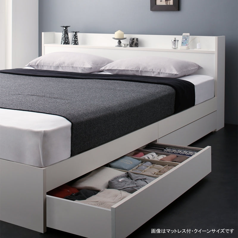 キング＆クイーンサイズ 棚・コンセント付 大型天然木調引き出し収納ベッド 【KASANE】 匠モデルマットレス付 キング フレームカラー ピュアホワイト マットレスカラー ブラック 組立設置サービス付き